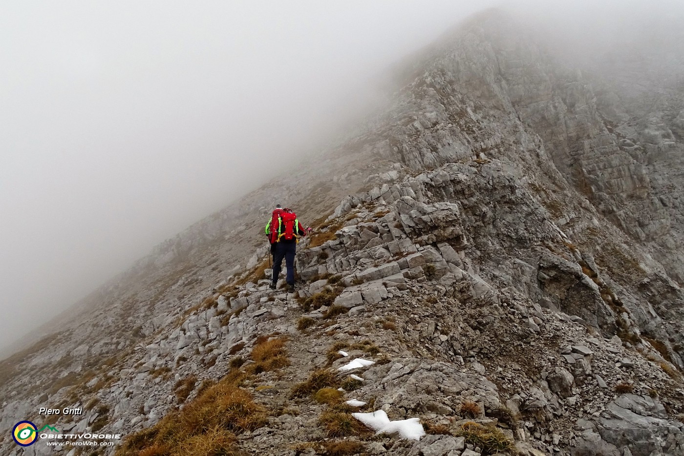 54 Alla sella tra anticima e cima est d'Arera.JPG -                                